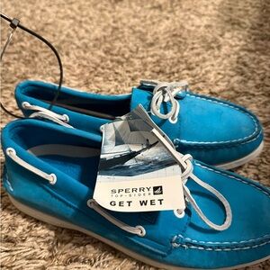 Brand new alert top sliders size 8